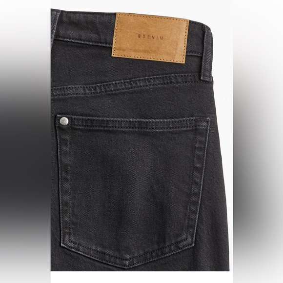 Ultra high Mom Jeans 🖤 - Picture 2 of 4